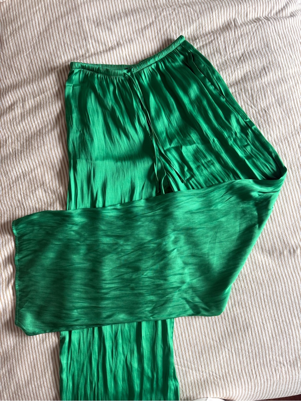 Dynamite Green Satin Wide-Leg Pants